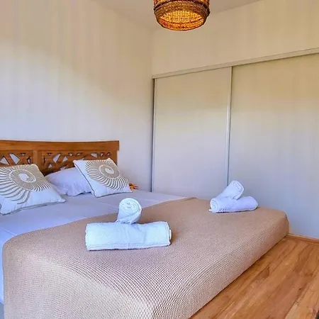 Alba, 8 Pers, Piscine Chauffée, 5 Minutes * Cirendinu