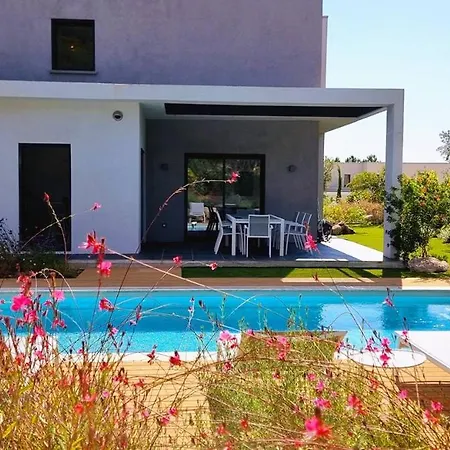 Alba, 8 Pers, Piscine Chauffee, 5 Minutes Villa *