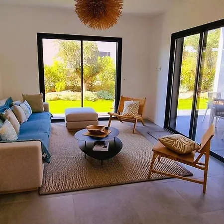 Alba, 8 Pers, Piscine Chauffee, 5 Minutes Villa